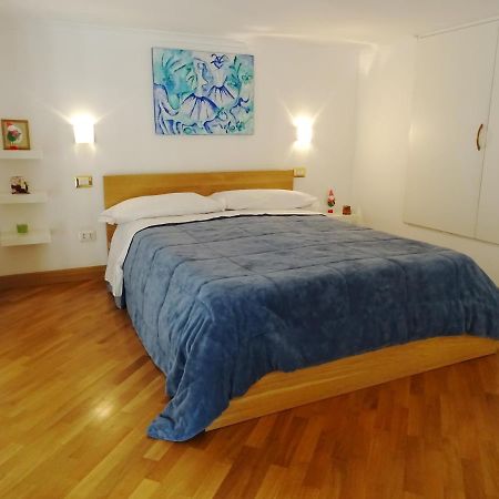 Mezzocannone Holiday House Napoli Esterno foto