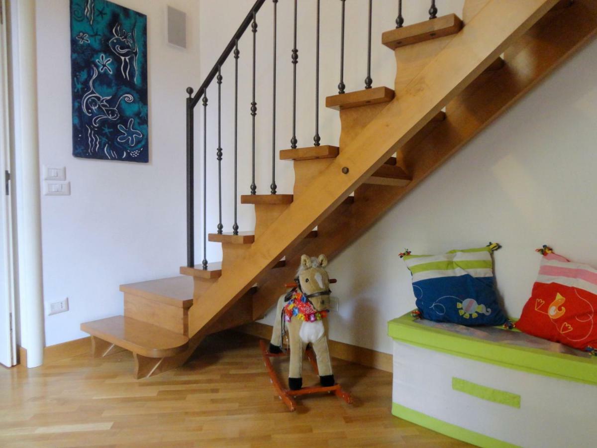 Mezzocannone Holiday House Napoli Esterno foto