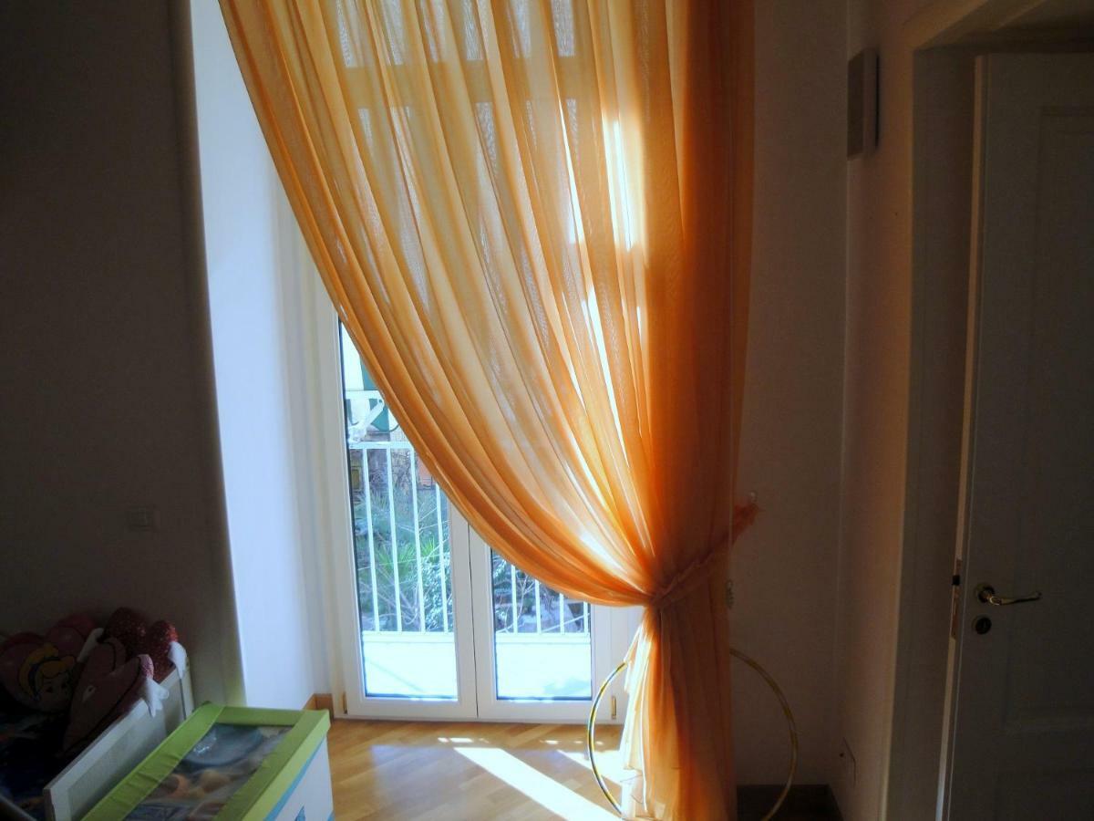 Mezzocannone Holiday House Napoli Esterno foto