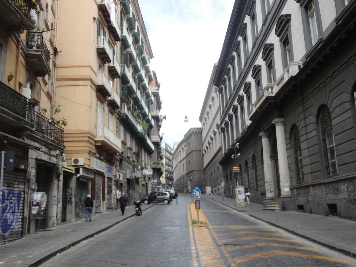 Mezzocannone Holiday House Napoli Esterno foto