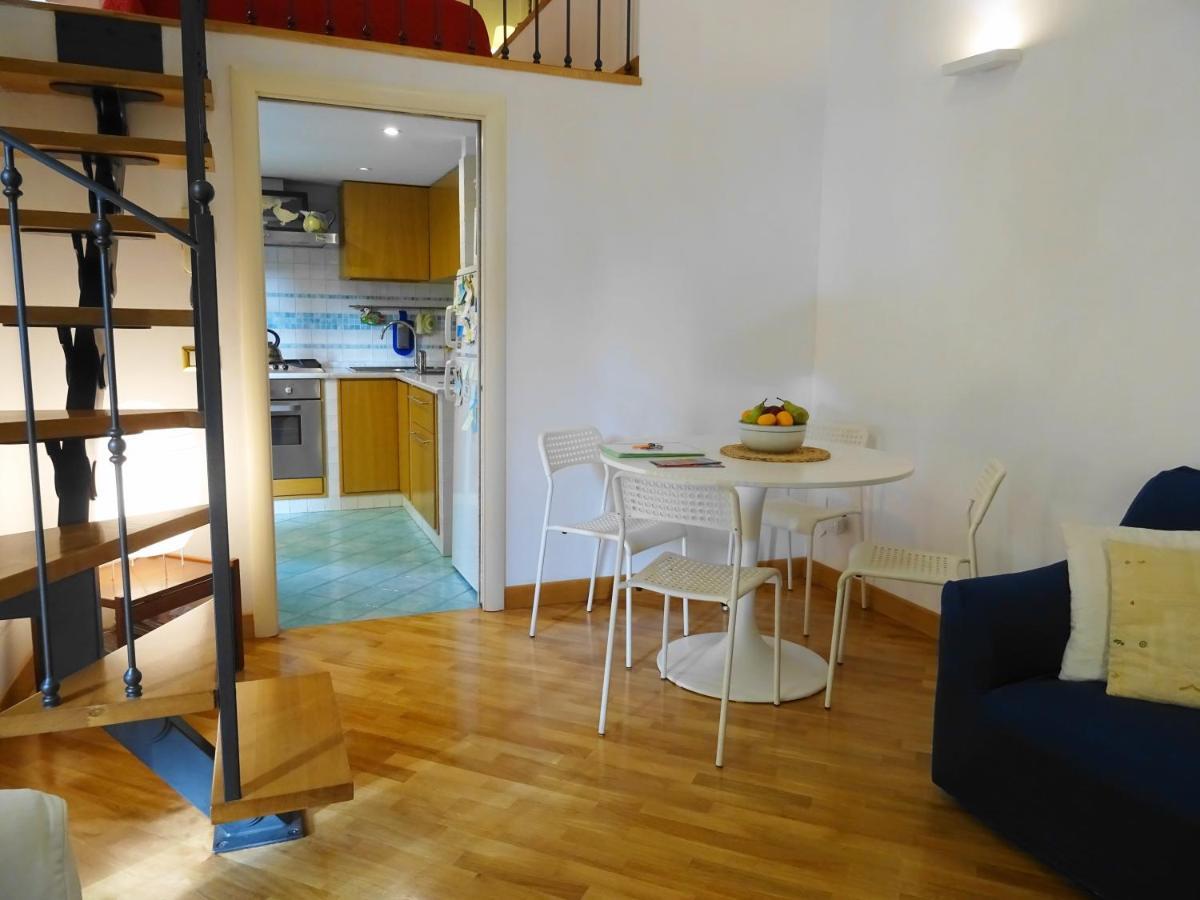 Mezzocannone Holiday House Napoli Esterno foto