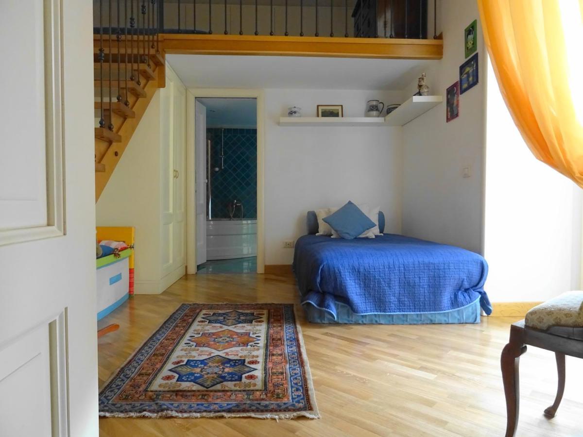 Mezzocannone Holiday House Napoli Esterno foto