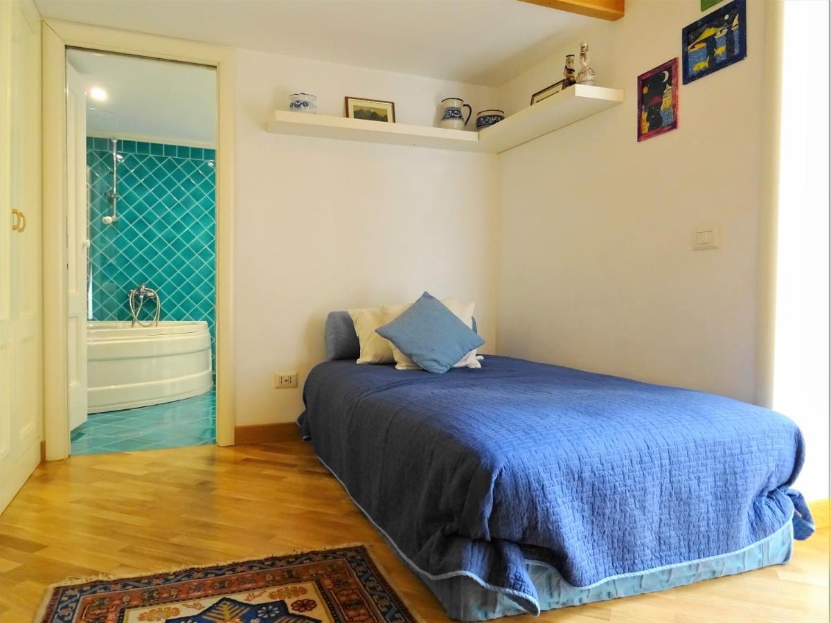 Mezzocannone Holiday House Napoli Esterno foto