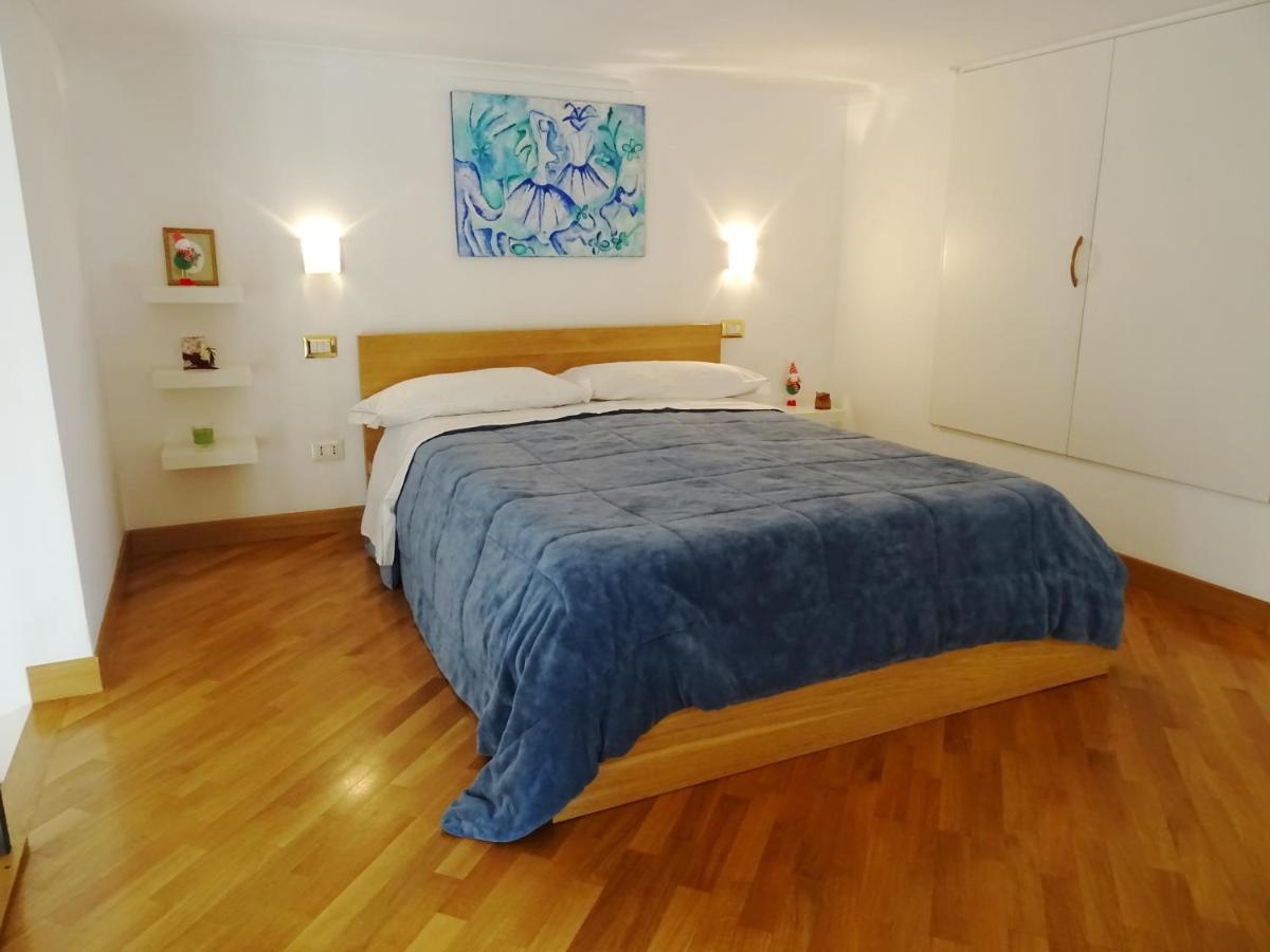 Mezzocannone Holiday House Napoli Esterno foto