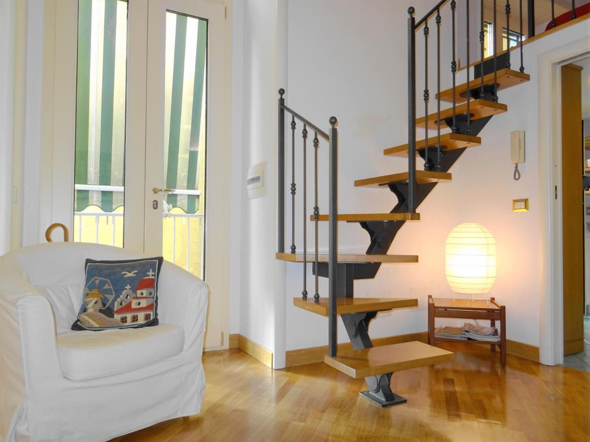Mezzocannone Holiday House Napoli Esterno foto