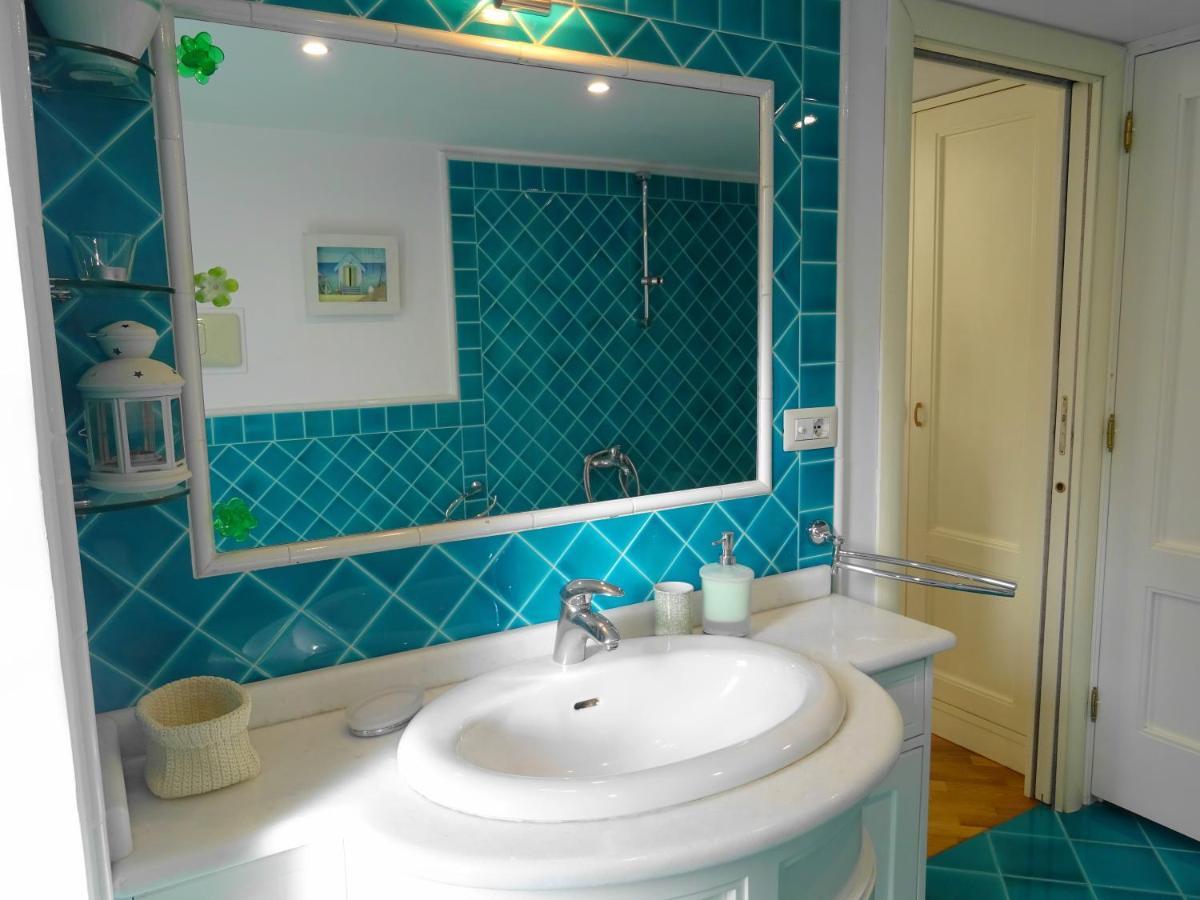 Mezzocannone Holiday House Napoli Esterno foto