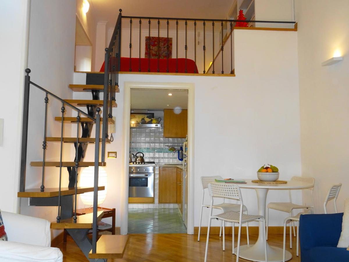 Mezzocannone Holiday House Napoli Esterno foto