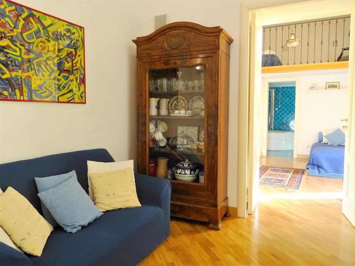 Mezzocannone Holiday House Napoli Esterno foto