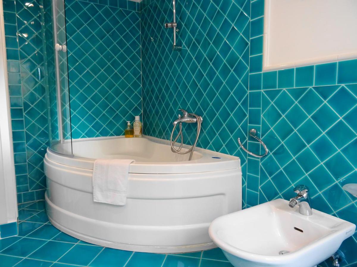 Mezzocannone Holiday House Napoli Esterno foto