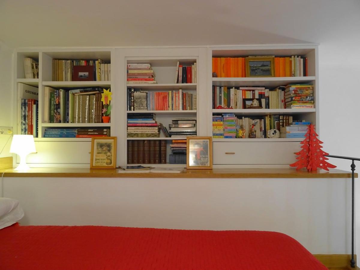 Mezzocannone Holiday House Napoli Esterno foto